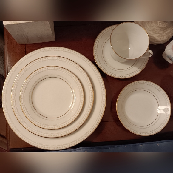 Noritake Barrington 5 piece set bowl not included - Picture 1 of 2